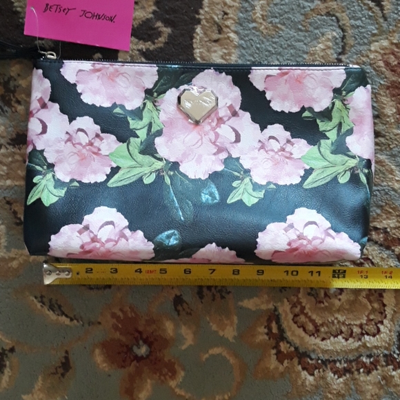 4x*Host Pick*Betsey Johnson wristlet - Picture 5 of 8